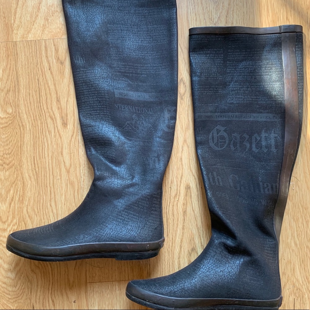 Knee-High rain boots 👢